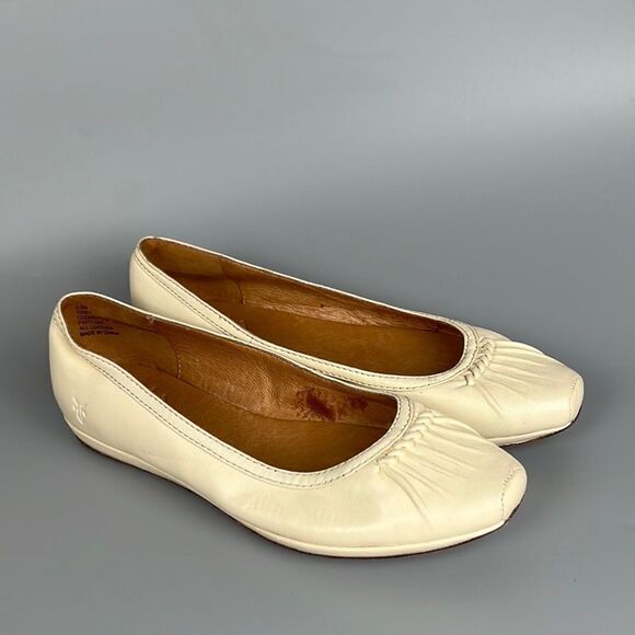Like New Frye Clementine Ruching Skimmer Beige Flats size 5,5 M - Picture 1 of 13